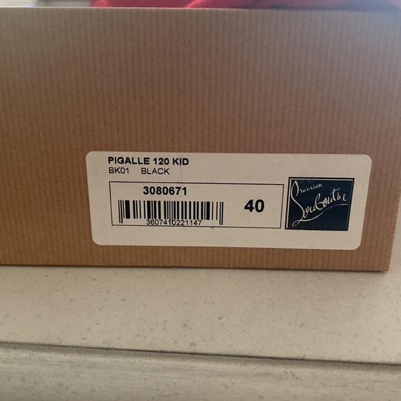 Christian Louboutin - Picture 2 of 5